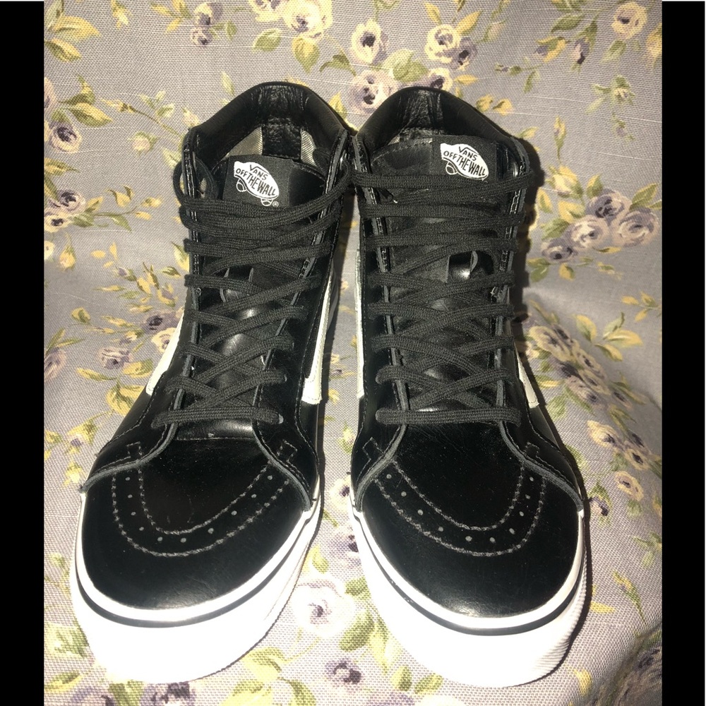**BRAND NEW** Leather Vans SK8 Hi